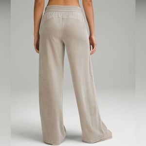 NWT Lululemon Scuba Mid-Rise Wide-Leg Pant Velvet Cord Size 10 in riverstone